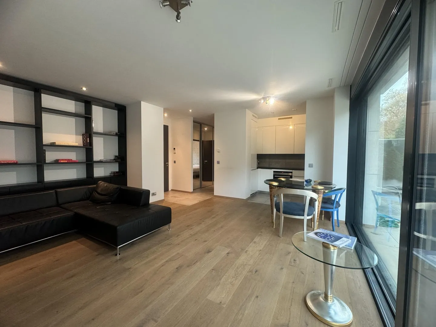 Secure Apartment with Terrace - Photo 7 of 13