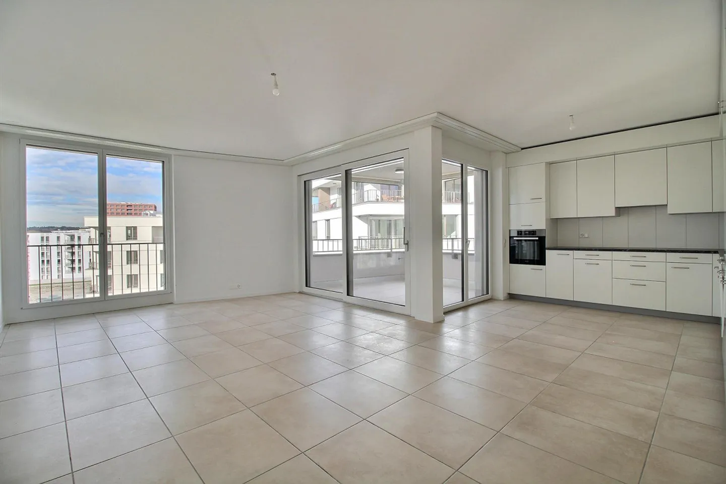 2 RENTALS OFFERED - SUPERB 3.5 ROOM MODERN 81m2 - Photo 1 of 6