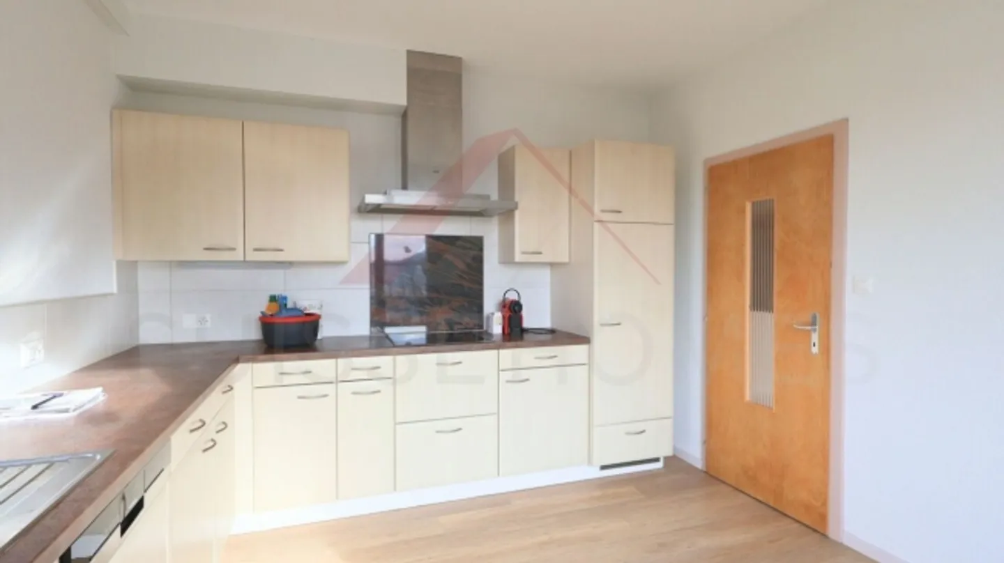 A 7 minuti da Porrentruy - villa ristrutturata di 6,5 locali con 272 m² di superficie abitabile, terreno di 2.323 m², 5 camere e assoluta privacy - Foto 6 di 20