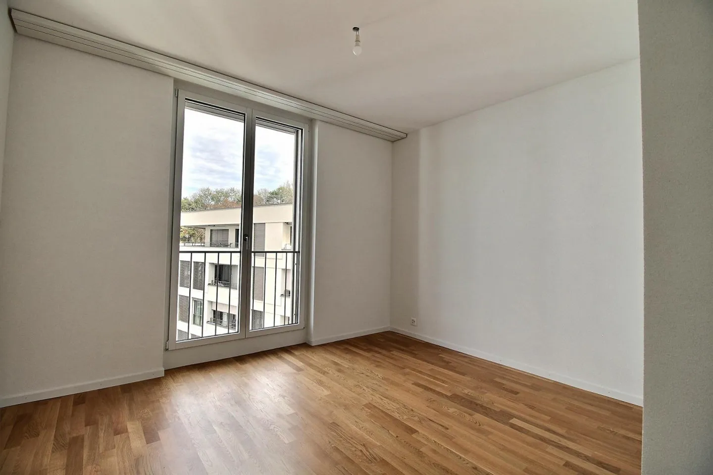 2 RENTALS OFFERED - SUPERB 3.5 ROOM MODERN 81m2 - Photo 3 of 6