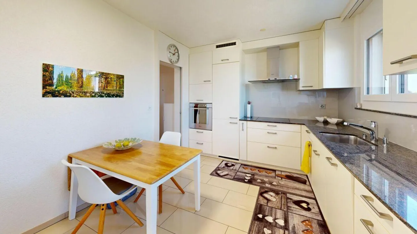 Modernisierte Wohnung mit Seeblick - Foto 3 von 13
