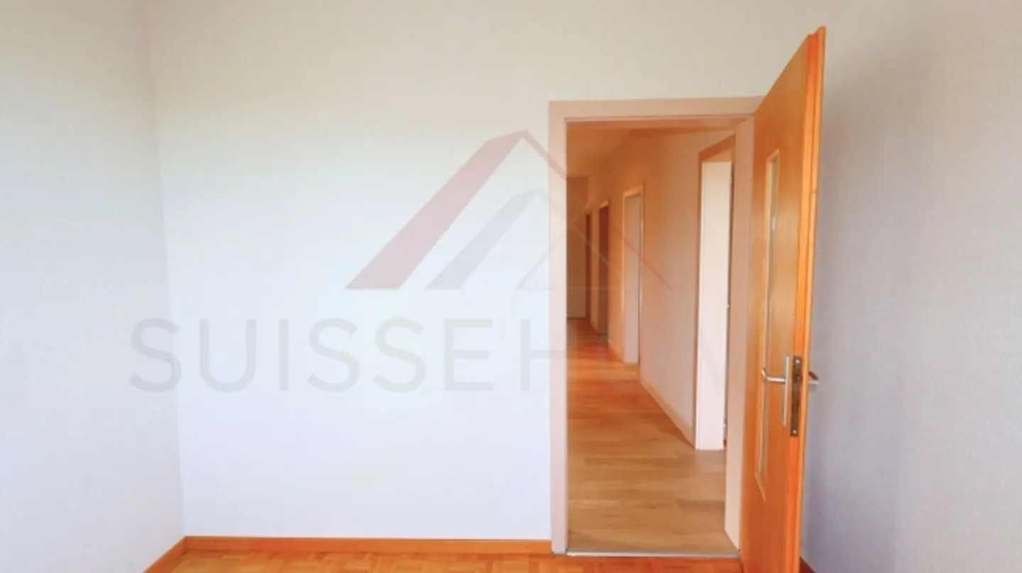 A 7 minuti da Porrentruy - villa ristrutturata di 6,5 locali con 272 m² di superficie abitabile, terreno di 2.323 m², 5 camere e assoluta privacy - Foto 12 di 20