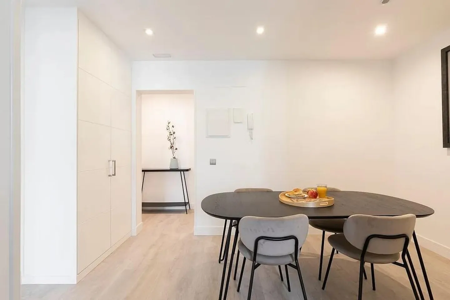 Modernes Apartment mit Annehmlichkeiten - Foto 1 von 5