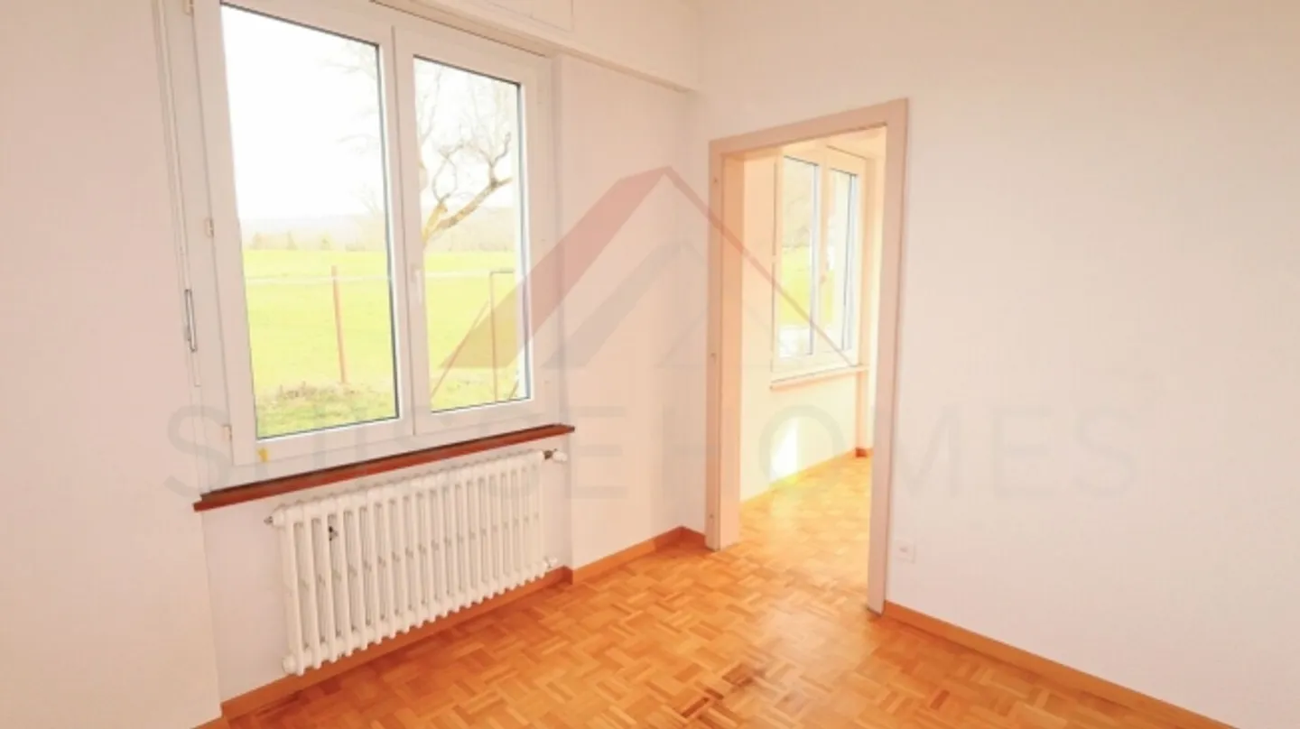 A 7 minuti da Porrentruy - villa ristrutturata di 6,5 locali con 272 m² di superficie abitabile, terreno di 2.323 m², 5 camere e assoluta privacy - Foto 14 di 20