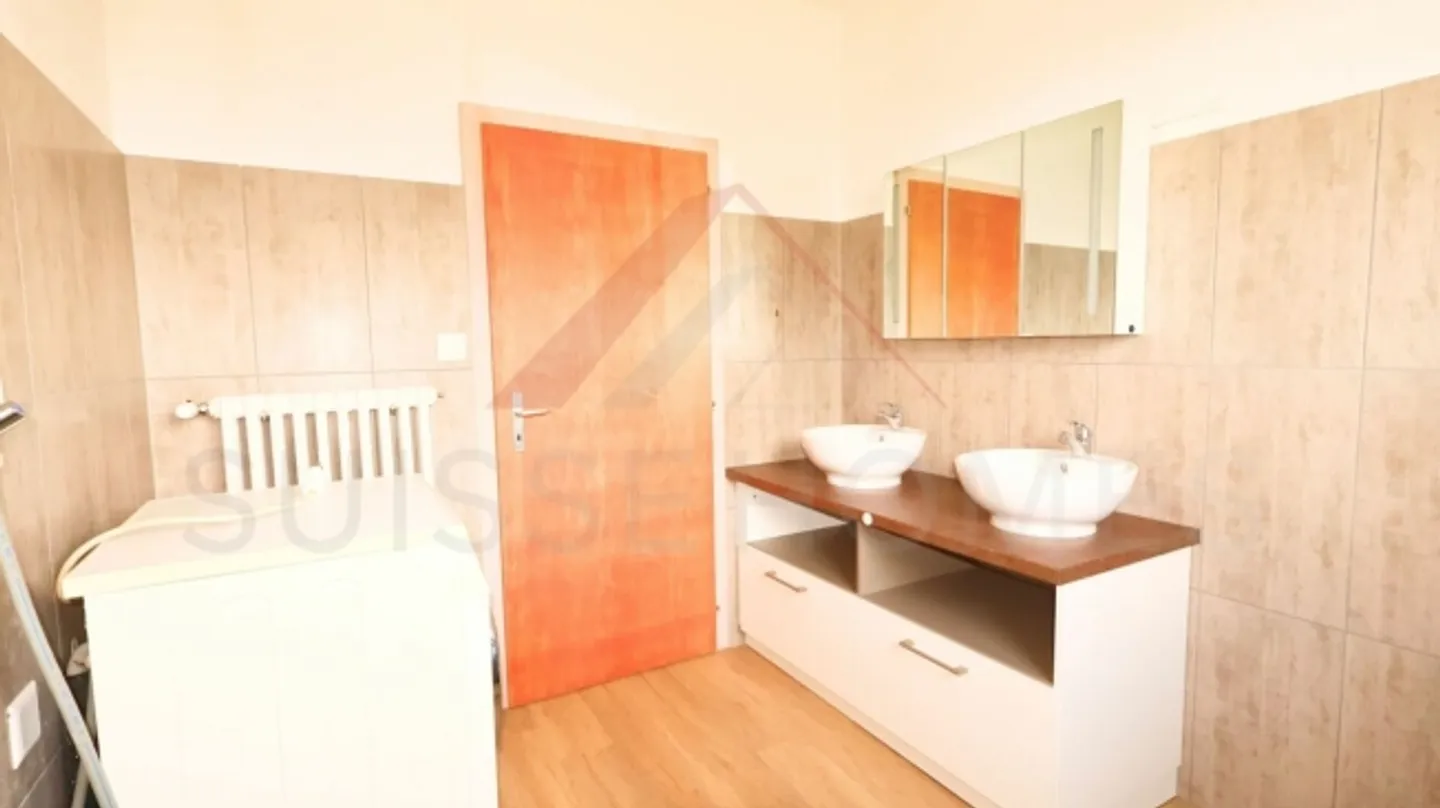 A 7 minuti da Porrentruy - villa ristrutturata di 6,5 locali con 272 m² di superficie abitabile, terreno di 2.323 m², 5 camere e assoluta privacy - Foto 17 di 20