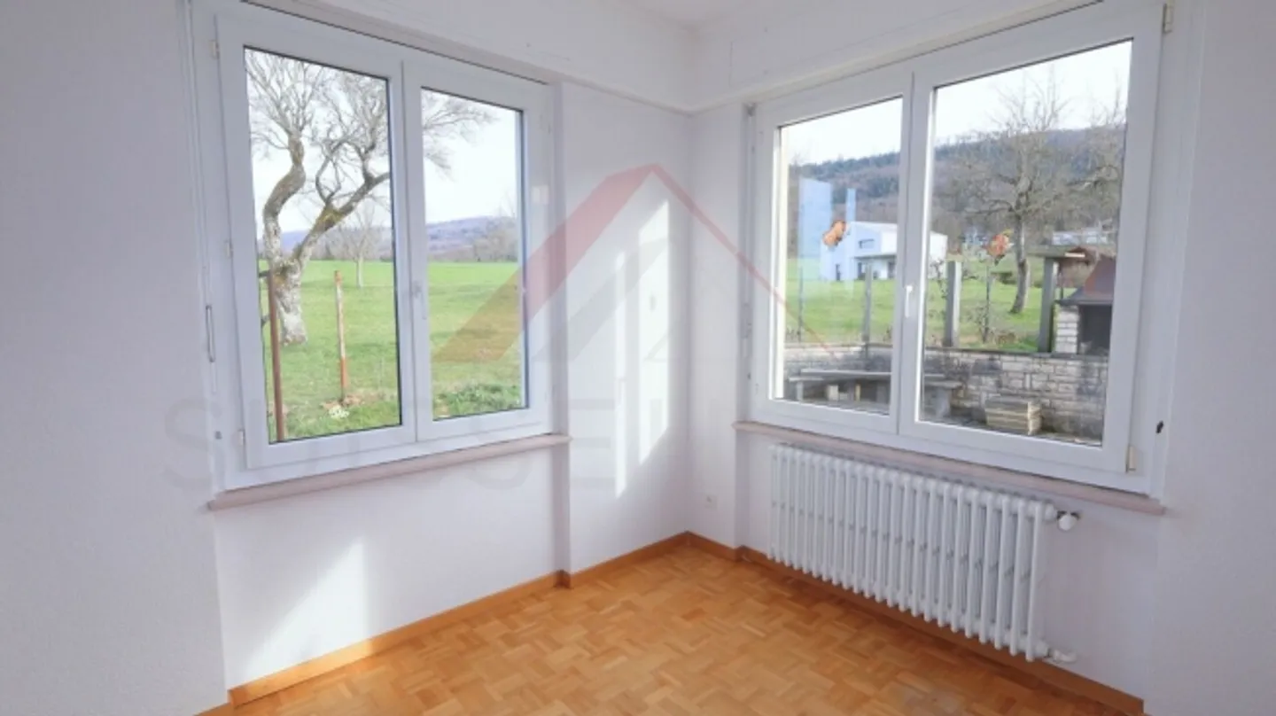 A 7 minuti da Porrentruy - villa ristrutturata di 6,5 locali con 272 m² di superficie abitabile, terreno di 2.323 m², 5 camere e assoluta privacy - Foto 11 di 20