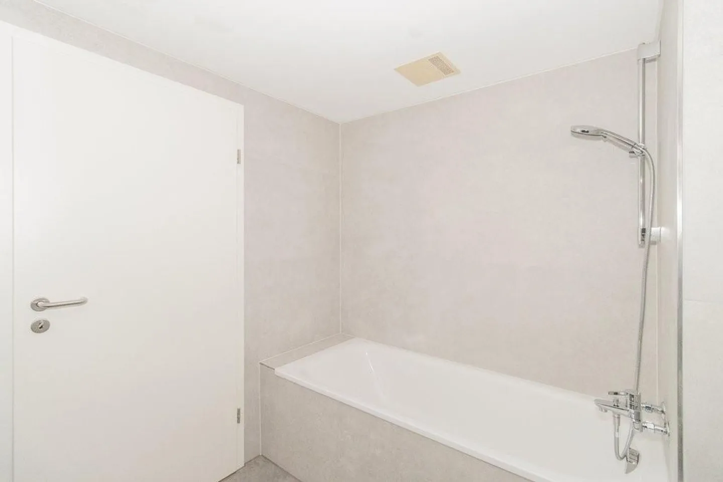 Appartement 3.5 pièces récemment rénové dans un emplacement privilégié - Photo 5 sur 8