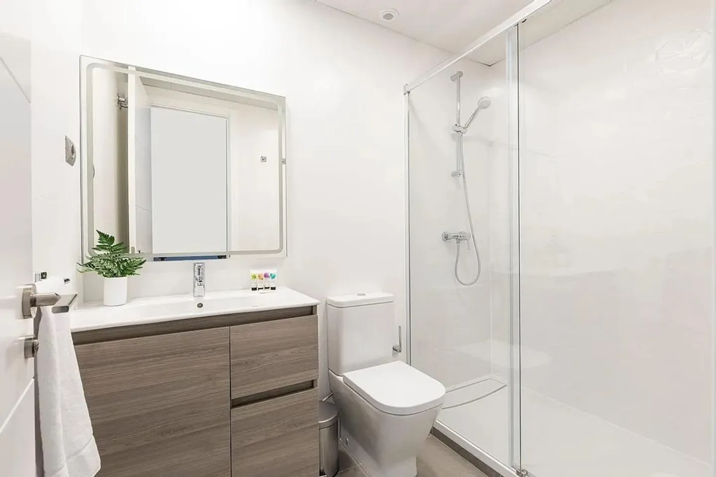 Modernes Apartment mit Annehmlichkeiten - Foto 3 von 5