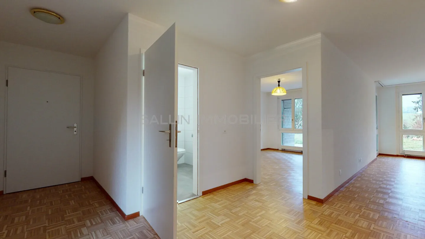 RENOVIERTES 2½-ZIMMER-APARTMENT IN EINER RUHIGEN WOHNANLAGE - Foto 7 von 11
