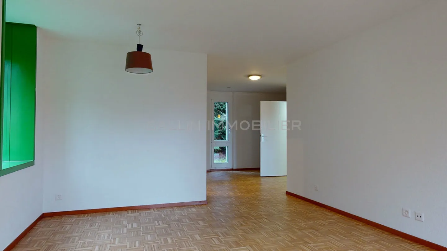 RENOVIERTES 2½-ZIMMER-APARTMENT IN EINER RUHIGEN WOHNANLAGE - Foto 8 von 11