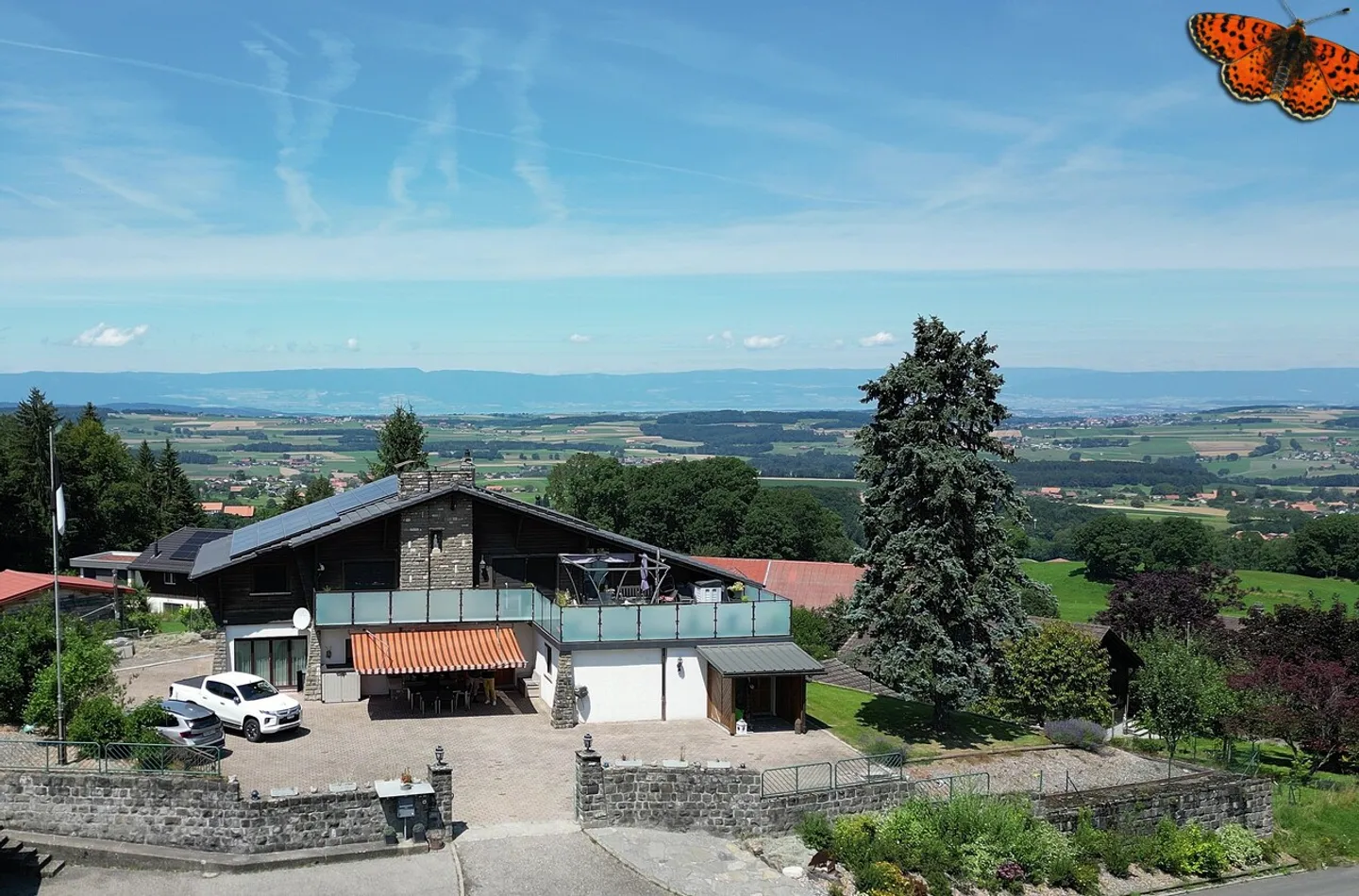 Spacious detached villa for sale! - Photo 1 of 17