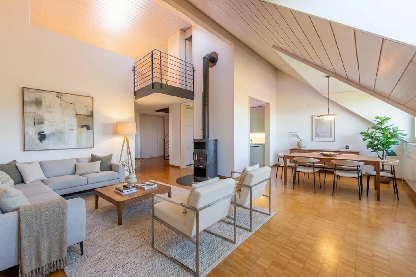 Spacious Duplex Apartment - Photo 2 of 13