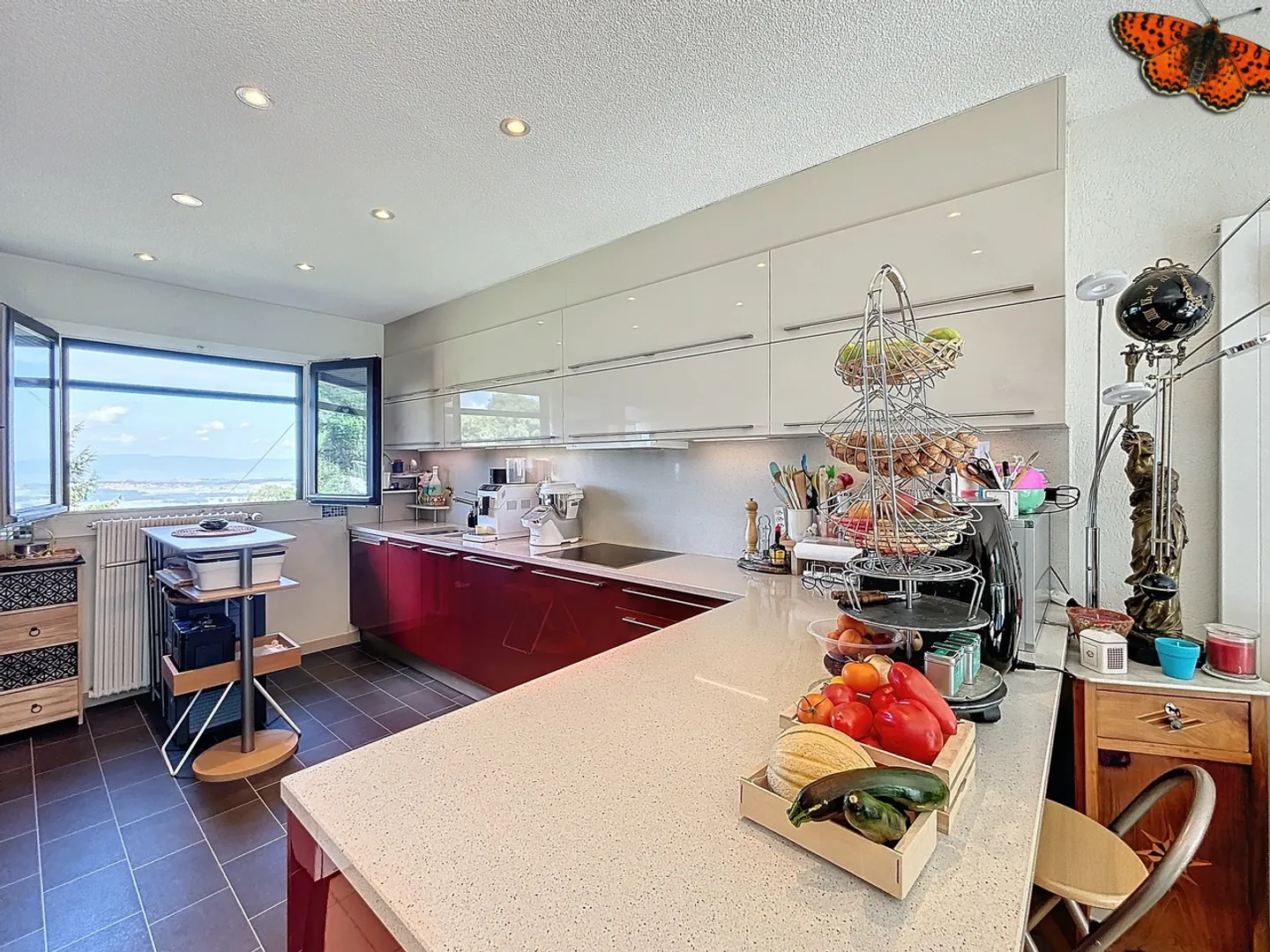 Spacious detached villa for sale! - Photo 9 of 17