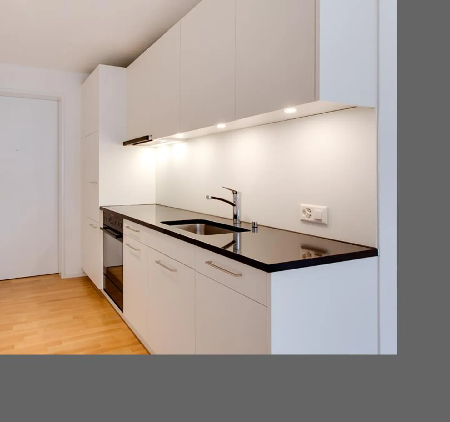 Top modern apartment in a central location in Zurich-Altstetten - Photo 2 of 6