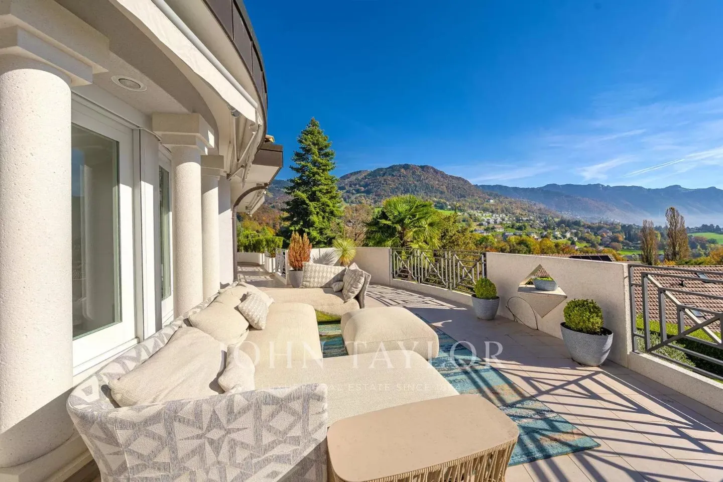 Propriété de luxe avec piscine et vue exceptionnelle sur le lac - Photo 5 sur 13