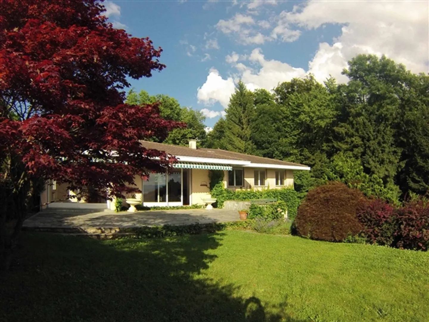 «Prächtige, vom Architekt entworfene Villa mit Blick auf den See» - Foto 1 von 11