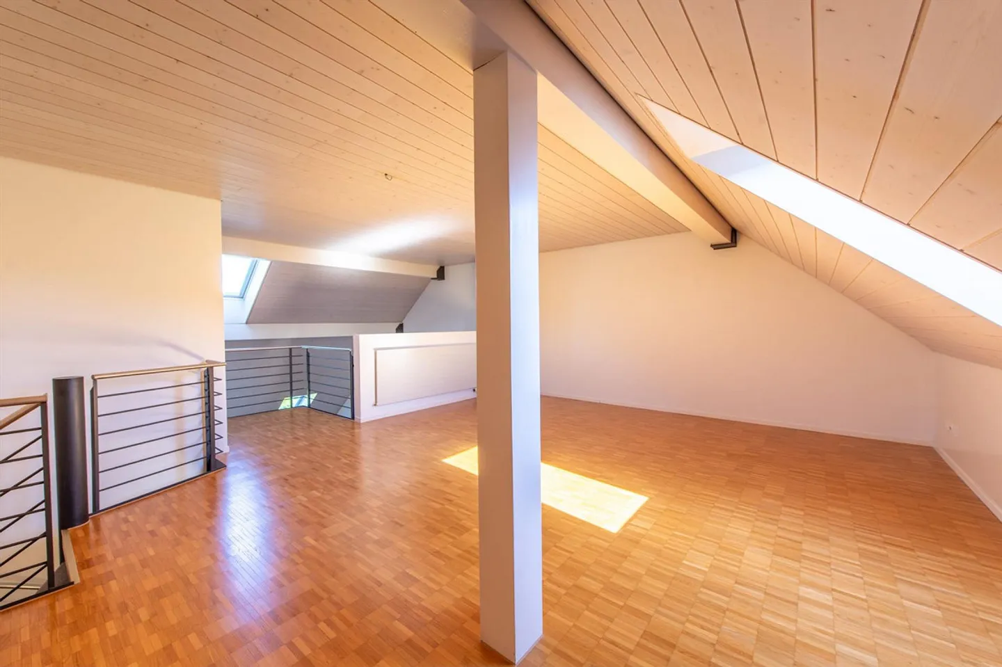 Spacious Duplex Apartment - Photo 9 of 13