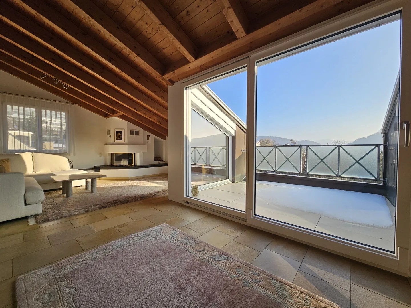 Two-family house in sunny and unobstructed location - Photo 5 of 15