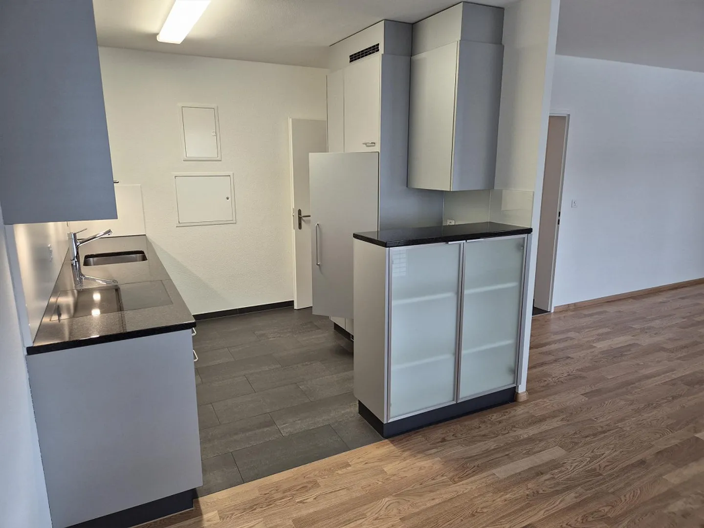 Belle, moderne appartement de 4,5 pièces avec ascenseur à Pratteln - Photo 4 sur 11