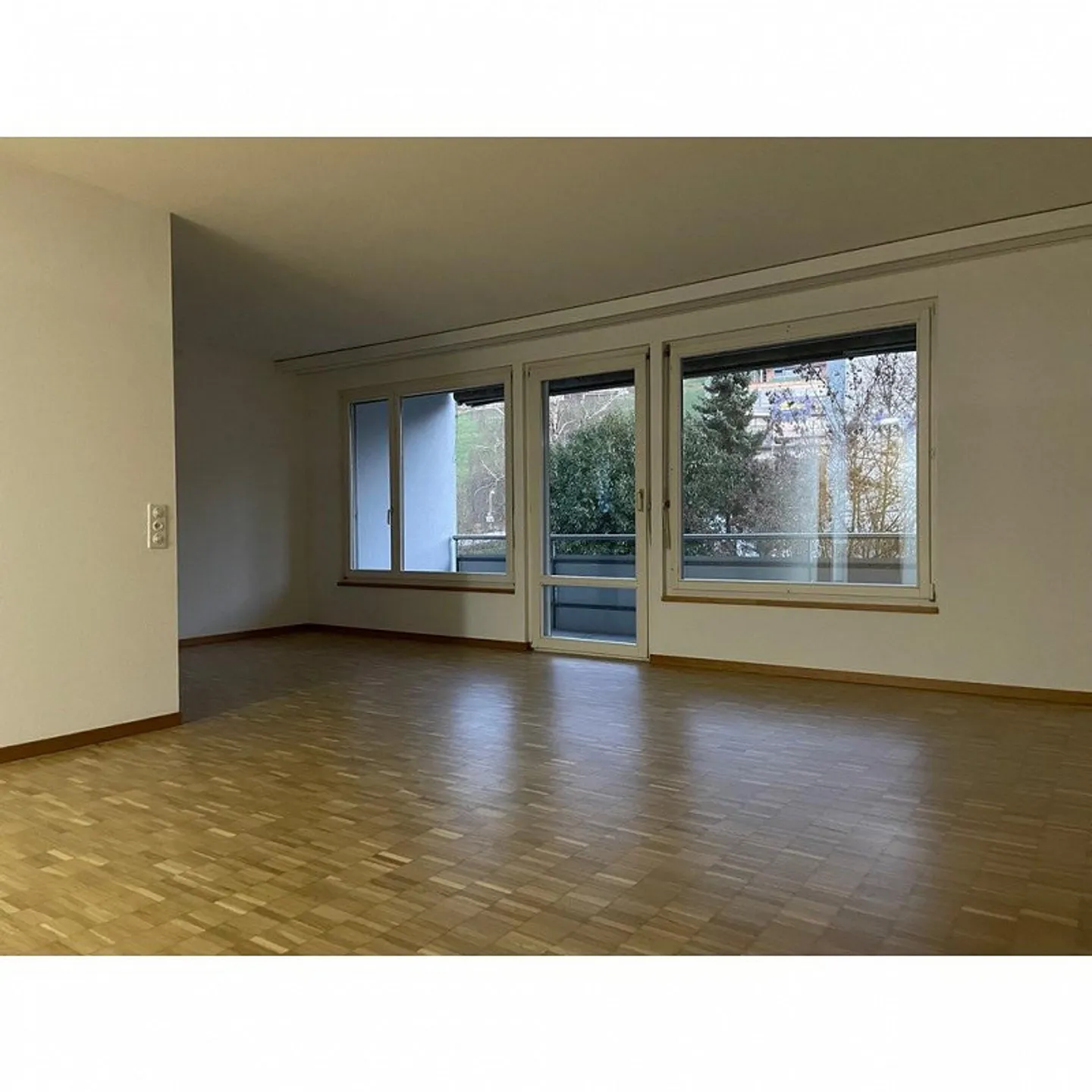 Vivre agréablement dans un quartier familial - Photo 4 sur 9