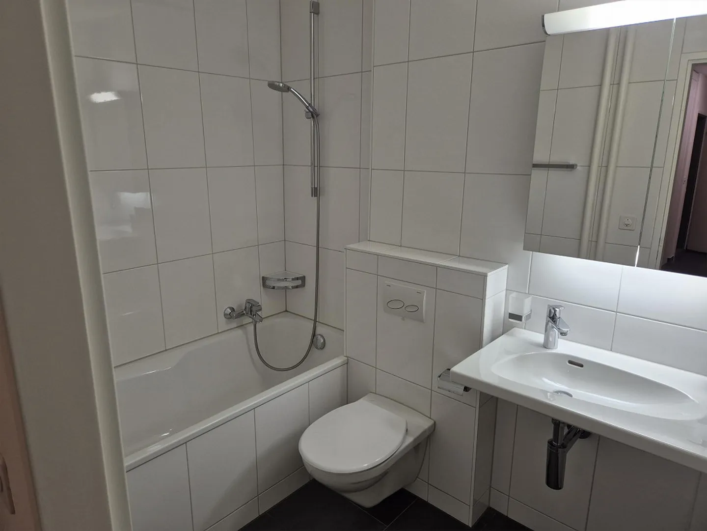 Belle, moderne appartement de 4,5 pièces avec ascenseur à Pratteln - Photo 8 sur 11