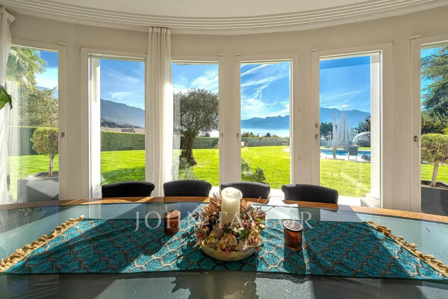 Propriété de luxe avec piscine et vue exceptionnelle sur le lac - Photo 9 sur 13