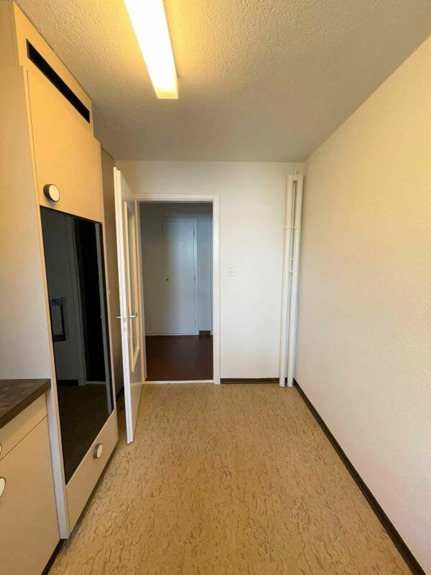 Bright 2-room apartment with sunny balcony. - Photo 6 of 11