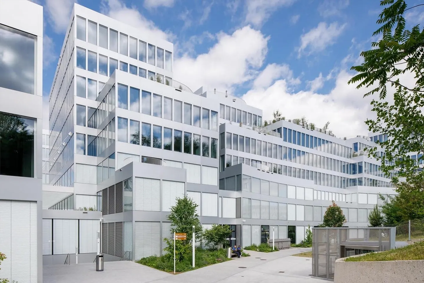 Bureau de 520 m² prêt à emménager et de haute qualité à louer dans The Circle, aéroport de Zurich - Photo 1 sur 6