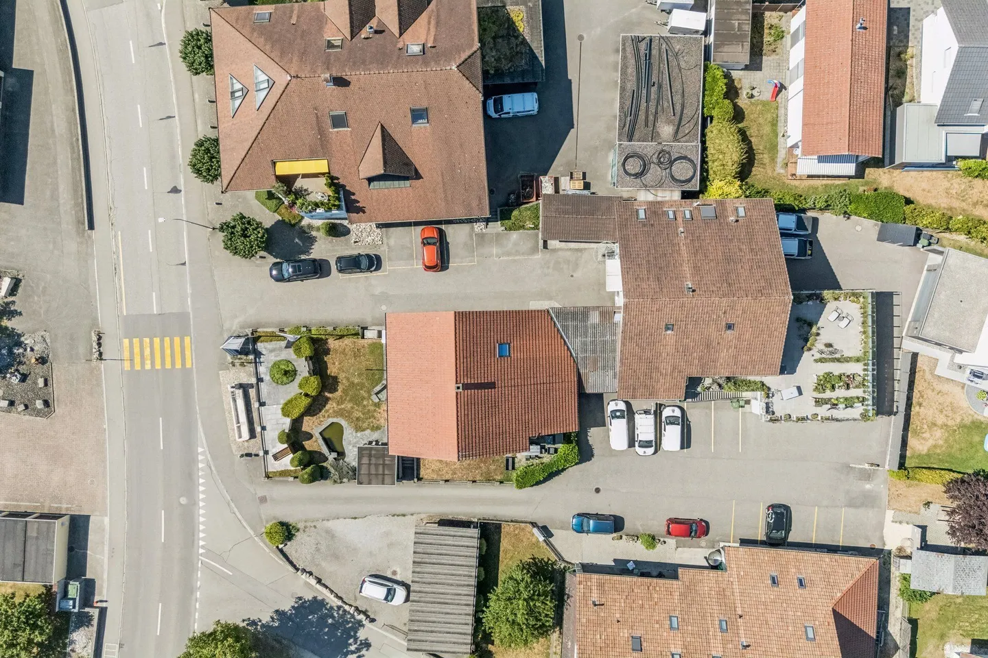 Multi-family house with commercial premises, garages - Versatile investment property with development potential. - Photo 3 of 31