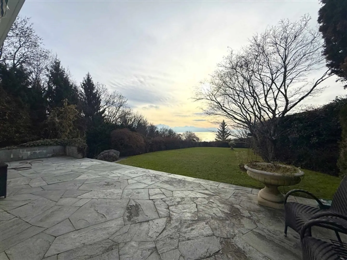 «Prächtige, vom Architekt entworfene Villa mit Blick auf den See» - Foto 9 von 11