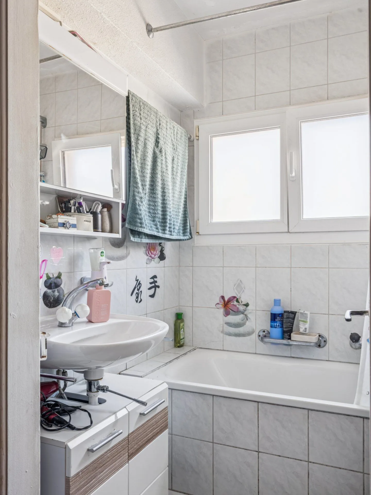 Multi-family house with commercial premises, garages - Versatile investment property with development potential. - Photo 12 of 31