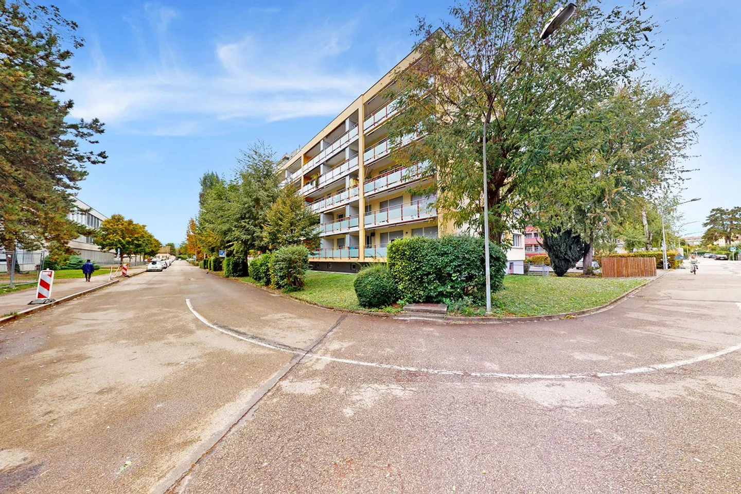 Bright Apartment - Photo 2 of 2