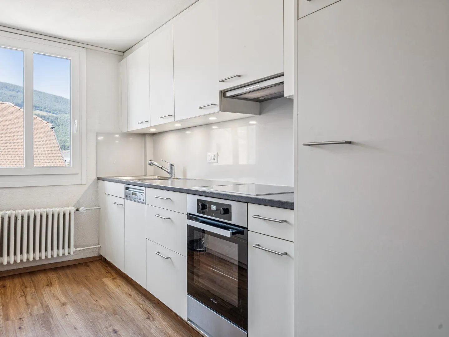 Multi-family house with commercial premises, garages - Versatile investment property with development potential. - Photo 20 of 31