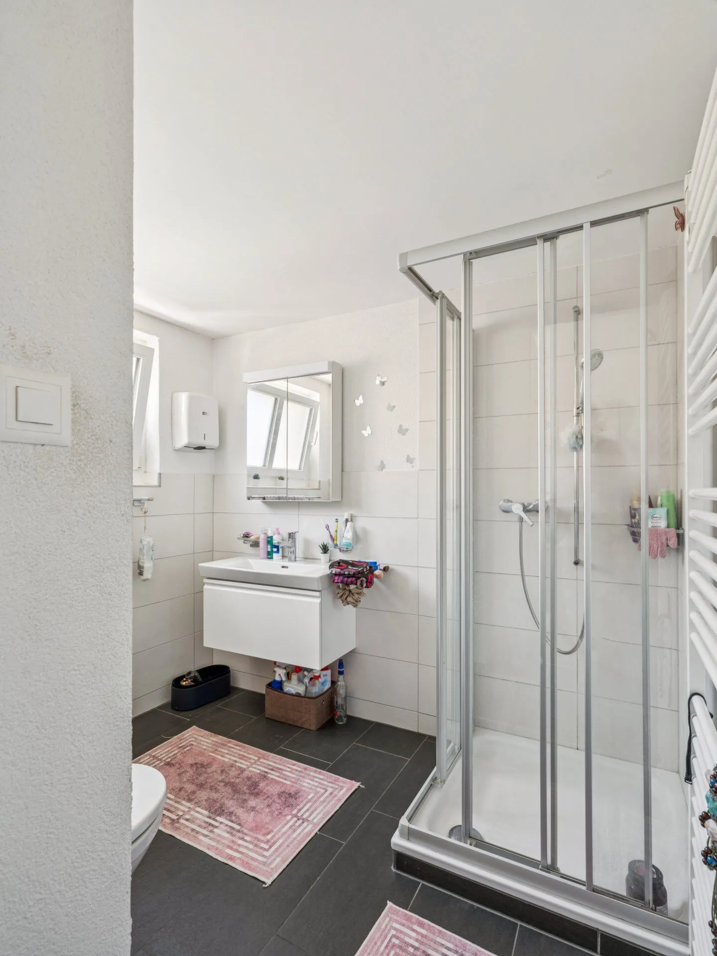 Multi-family house with commercial premises, garages - Versatile investment property with development potential. - Photo 19 of 31