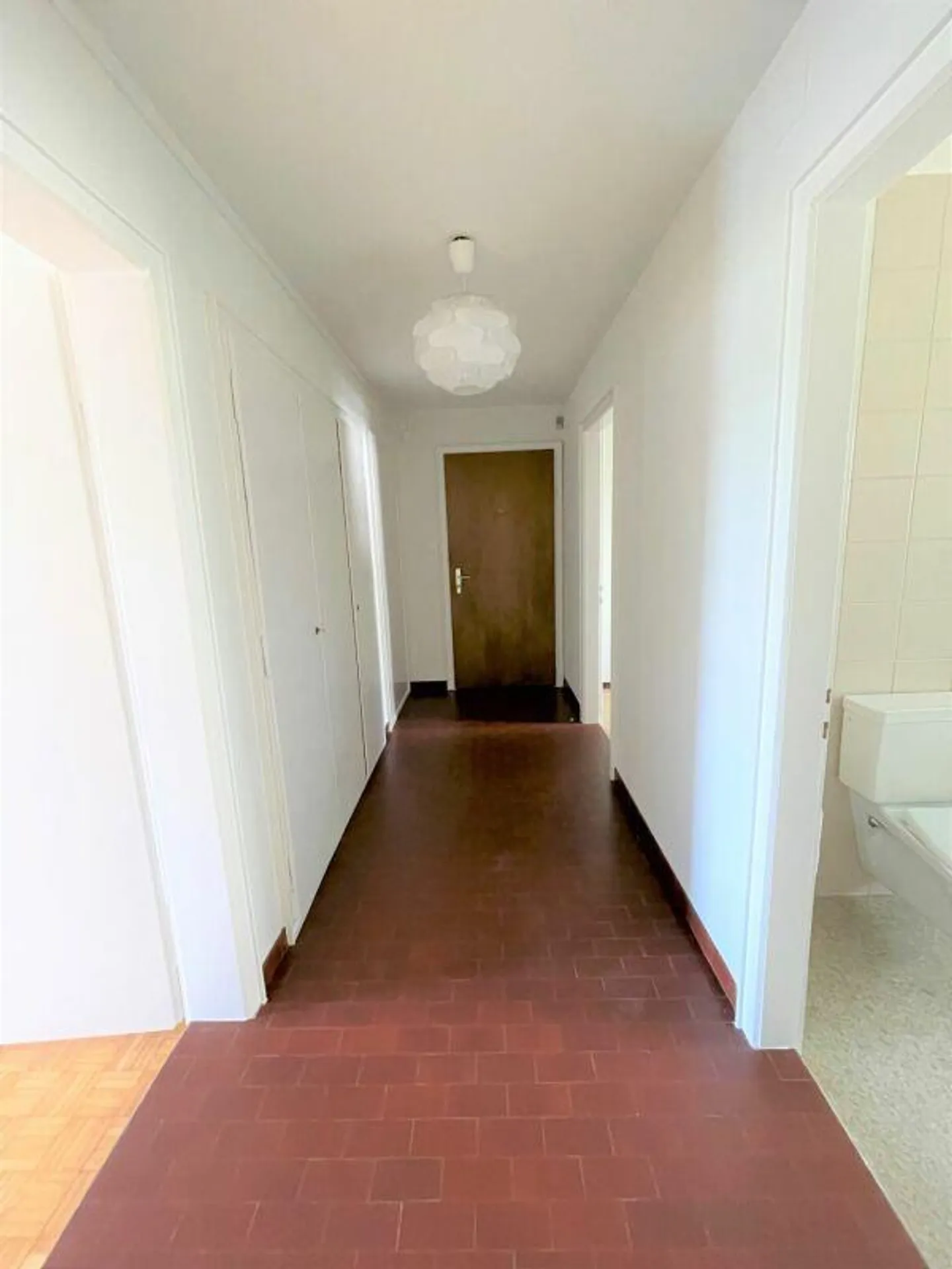 Bright 2-room apartment with sunny balcony. - Photo 9 of 11