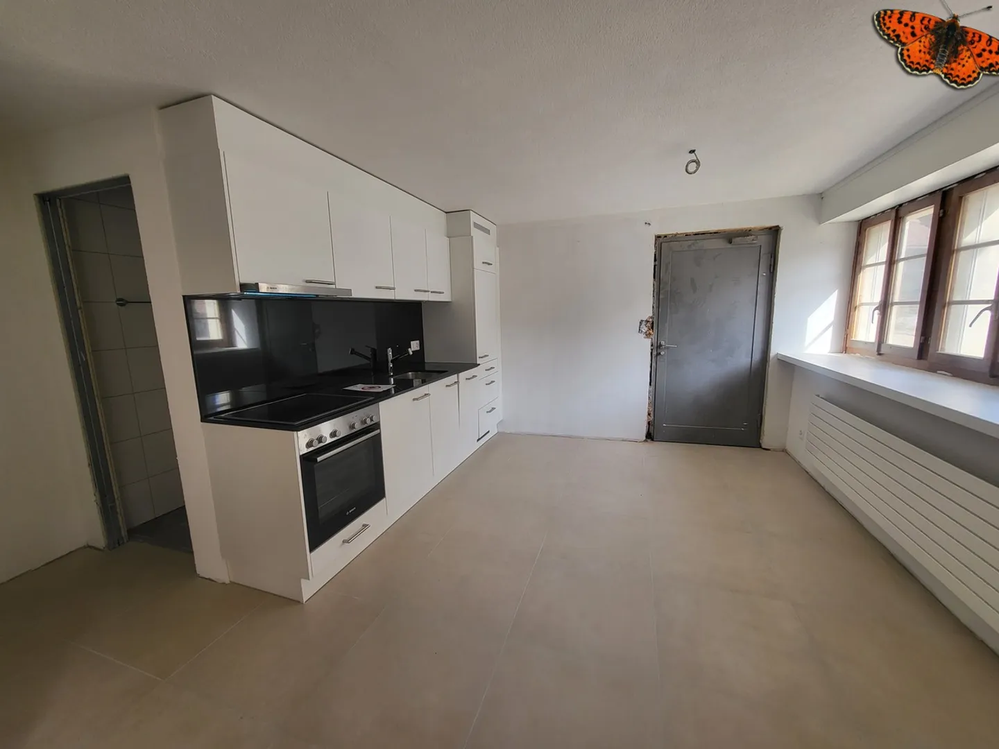 STUDIO IN THE CENTER OF CHARMEY! - with independent entrance - Photo 2 of 5