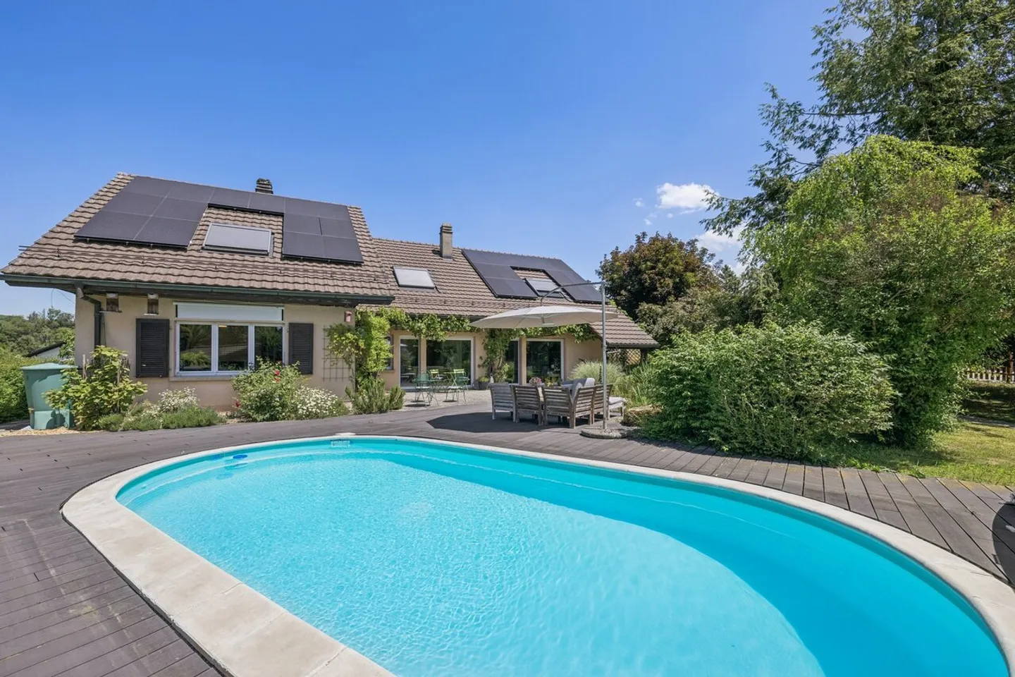 Family house with swimming pool and independent apartment - Photo 1 of 11
