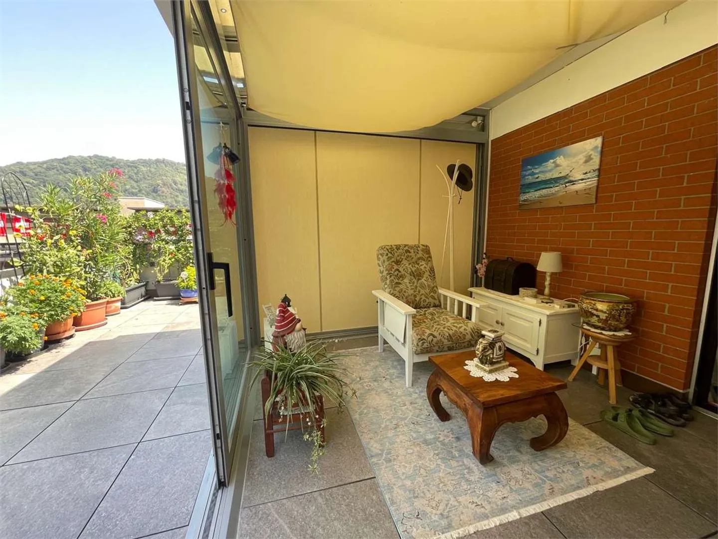 Elegant penthouse with 3.5 rooms, winter garden and terrace, Agno - Photo 2 of 13