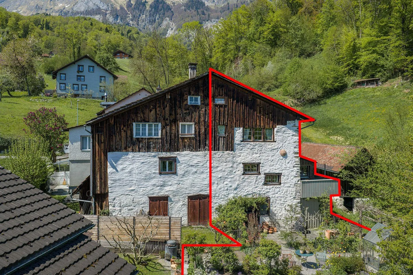 Maison résidentielle - Photo 2 sur 11