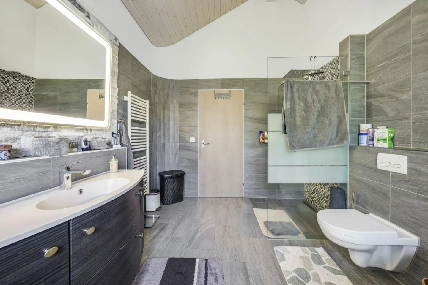 Espace pour la famille, lieux de retraite à apprécier et une piscine privée - Photo 17 sur 25