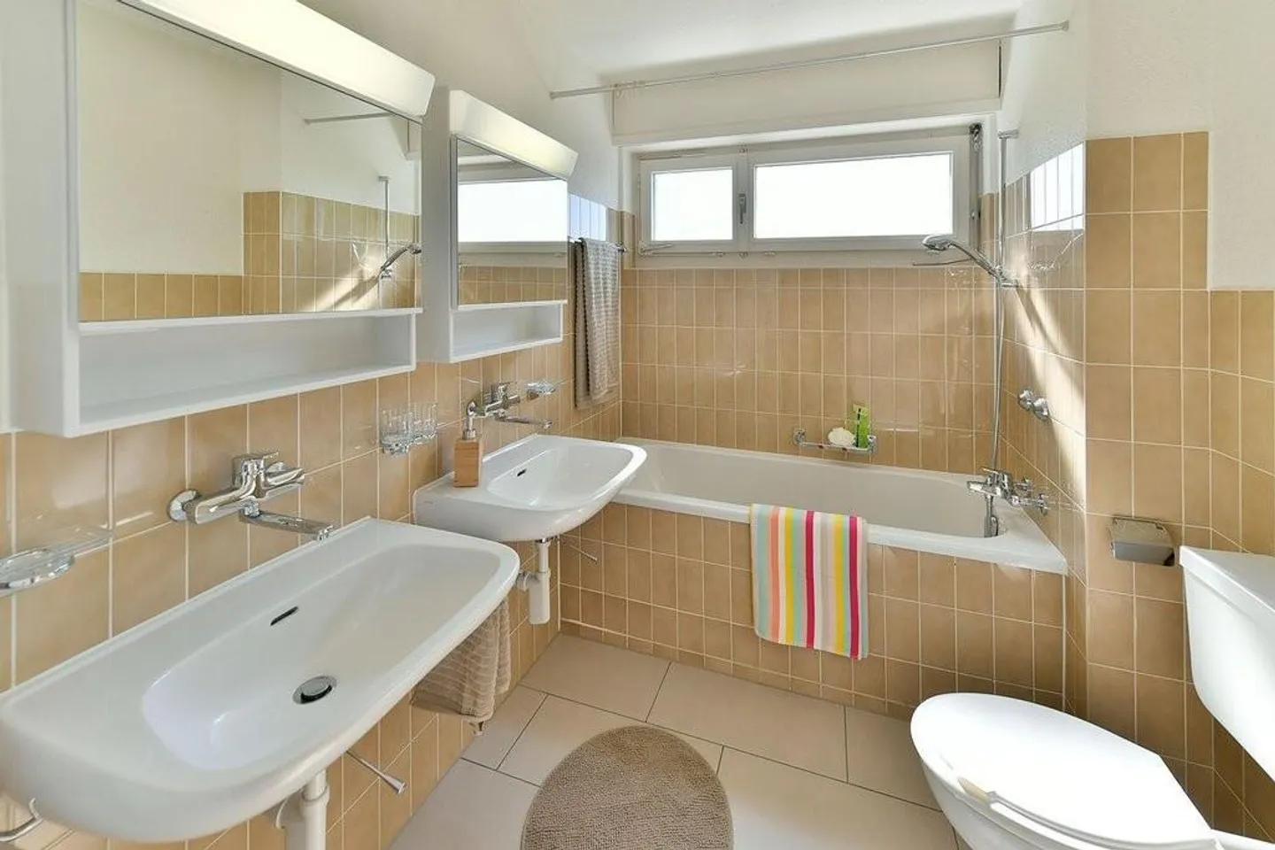 LOUER SANS CAUTION - Appartement spacieux avec vue sur le lac - Photo 3 sur 8