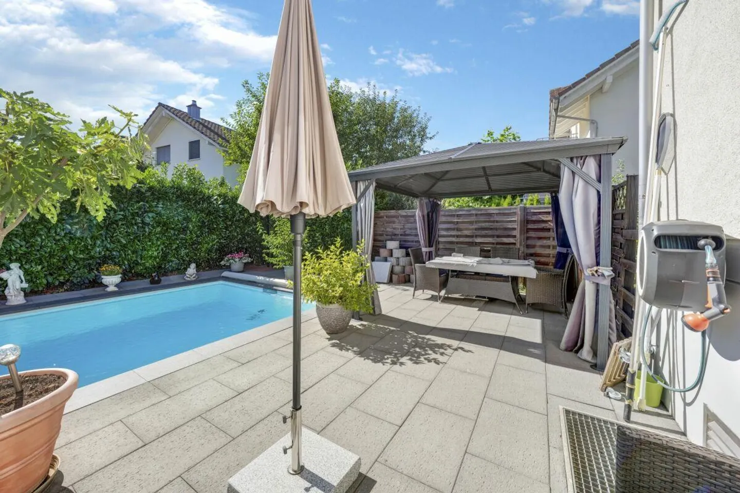 Espace pour la famille, lieux de retraite à apprécier et une piscine privée - Photo 21 sur 25