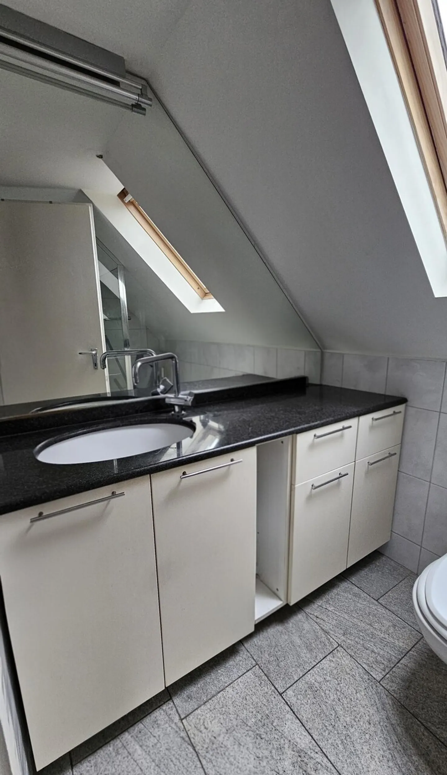 Charmante 1-Zimmer-Dachwohnung in ruhiger Lage von Binningen  - Photo 5 of 6