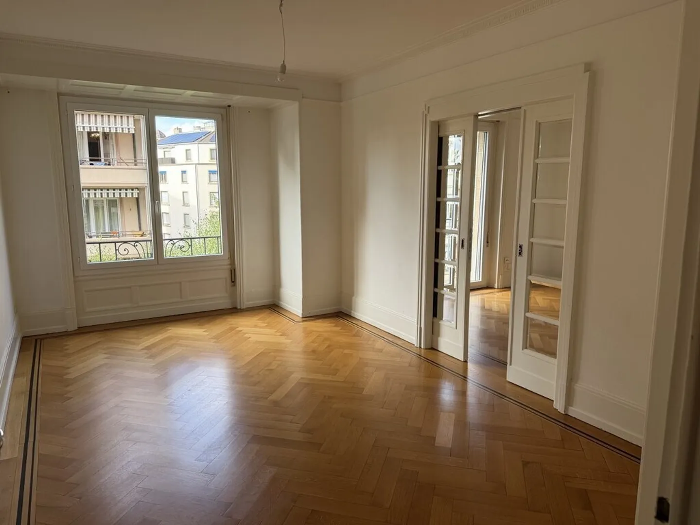 Bellissimo appartamento di 4 stanze idealmente situato, vicino alla stazione - Foto 2 di 9