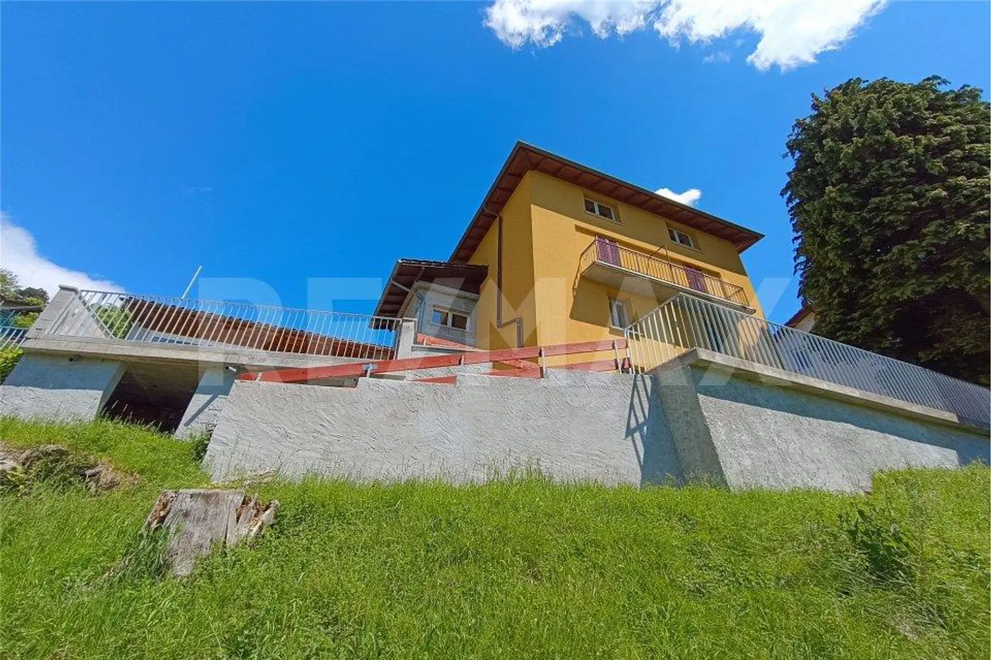 Charming Detached House with View - Photo 3 of 13