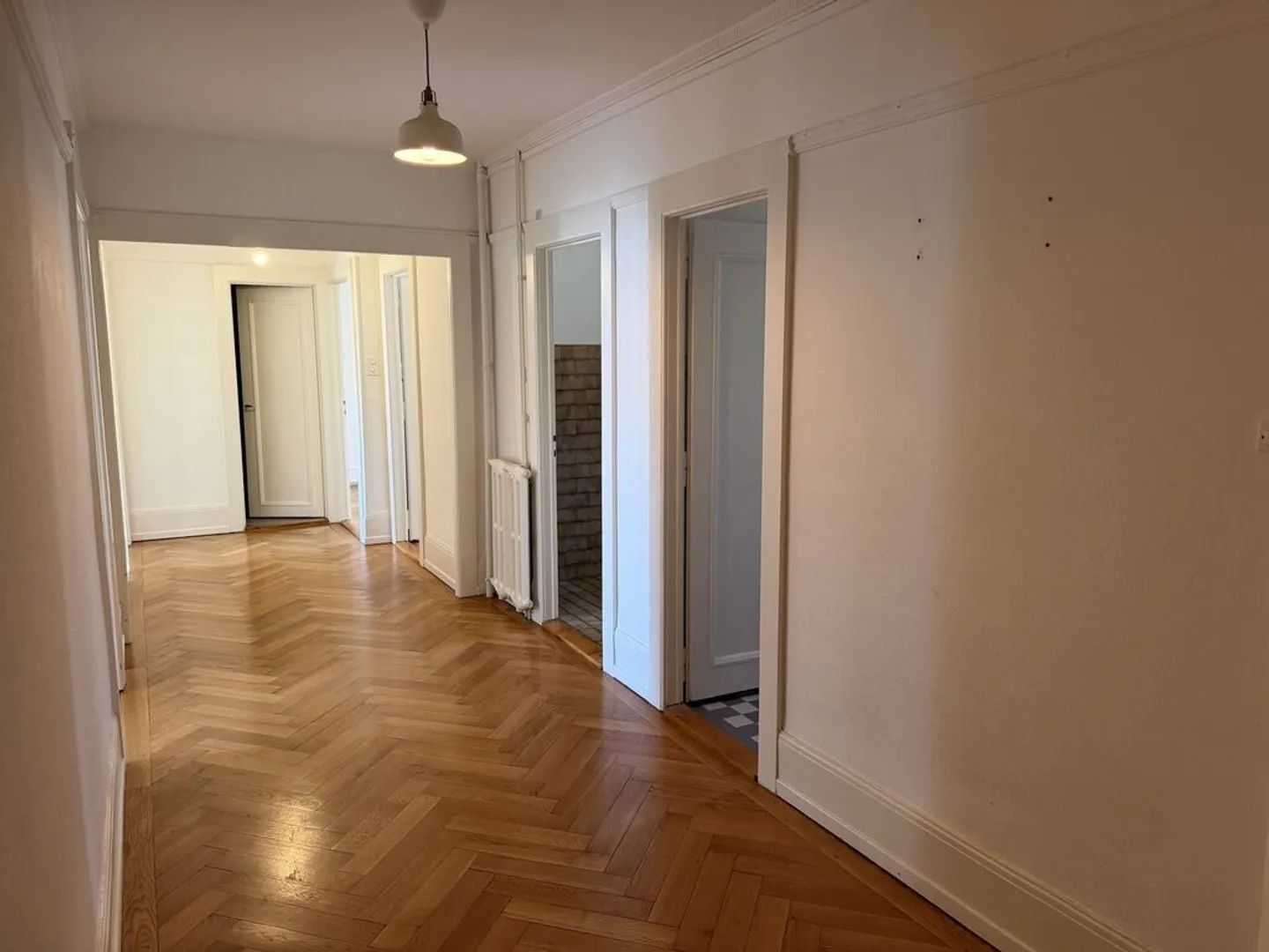 Bellissimo appartamento di 4 stanze idealmente situato, vicino alla stazione - Foto 3 di 9