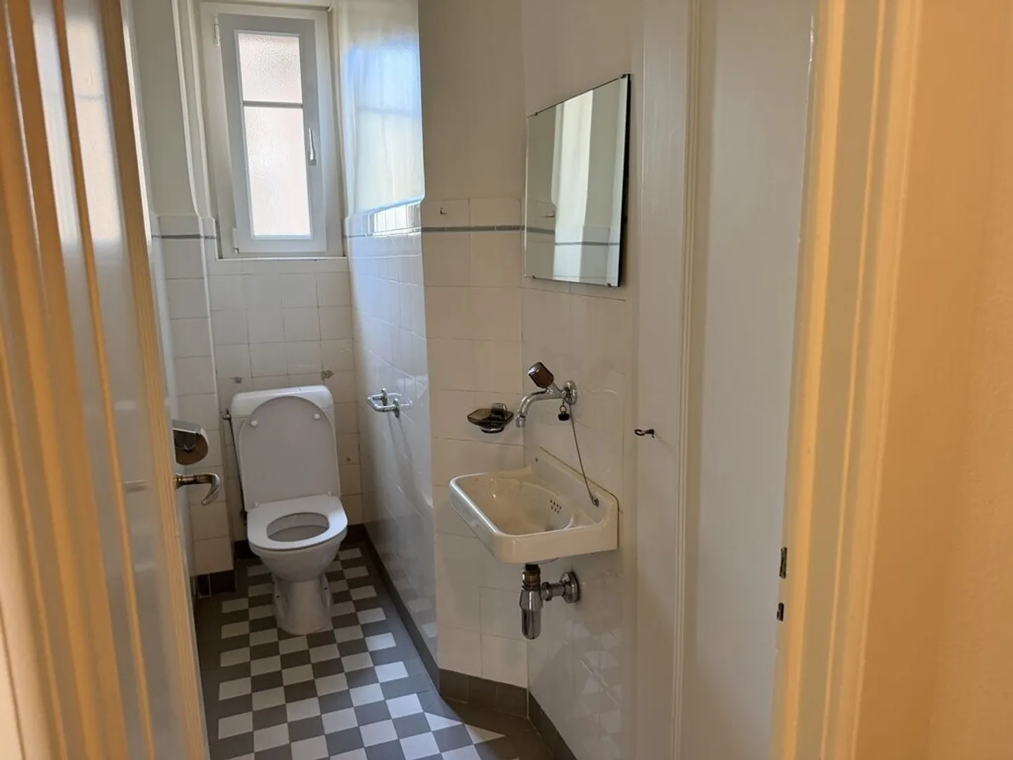 Bellissimo appartamento di 4 stanze idealmente situato, vicino alla stazione - Foto 4 di 9
