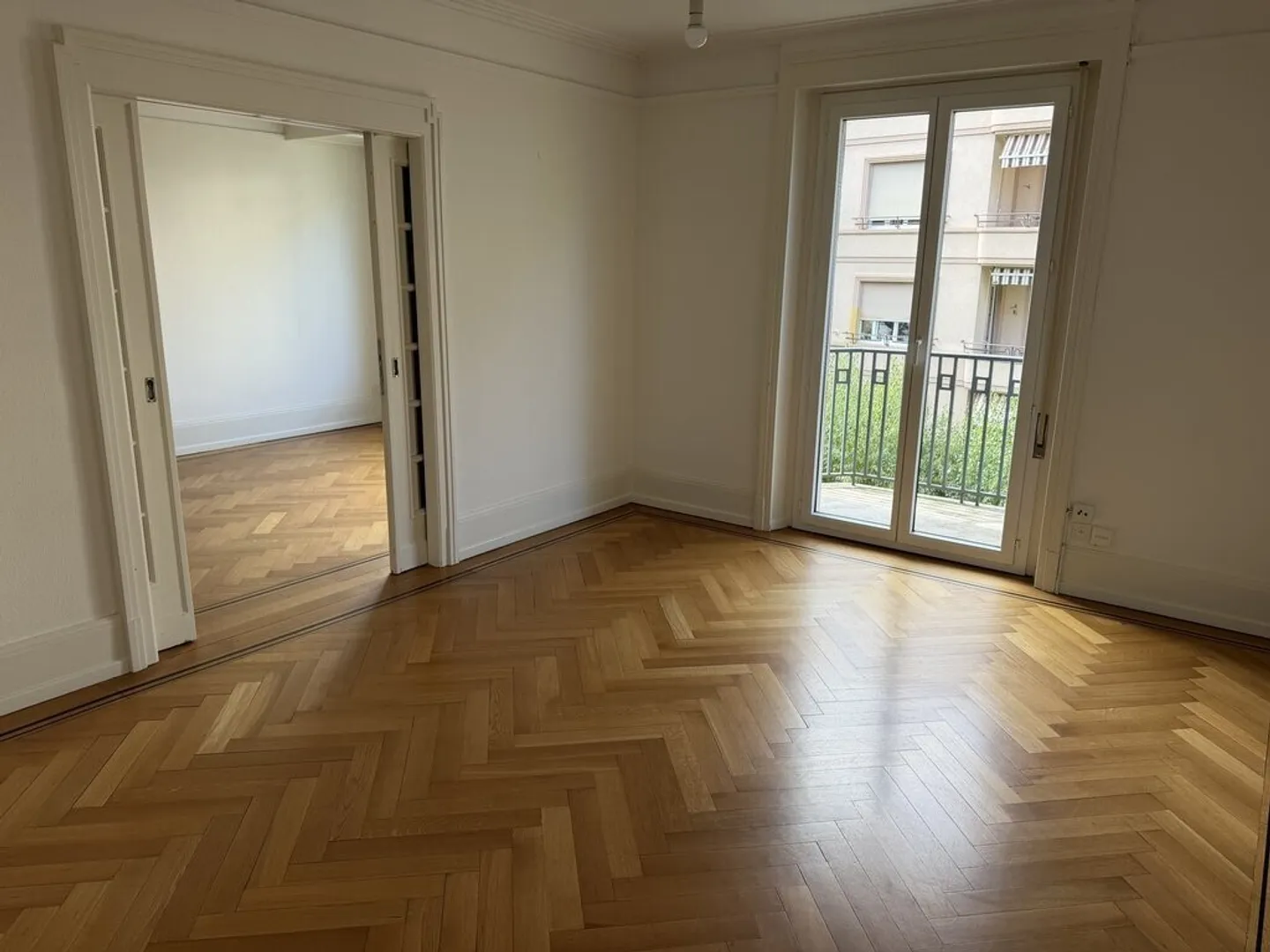 Bellissimo appartamento di 4 stanze idealmente situato, vicino alla stazione - Foto 5 di 9