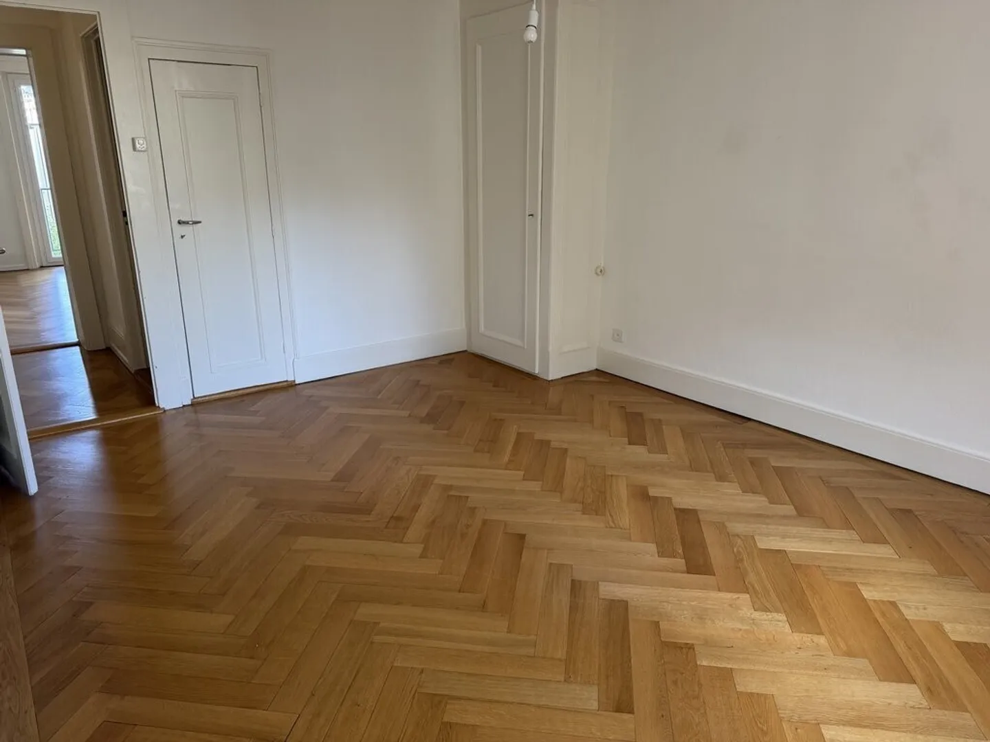 Bellissimo appartamento di 4 stanze idealmente situato, vicino alla stazione - Foto 6 di 9