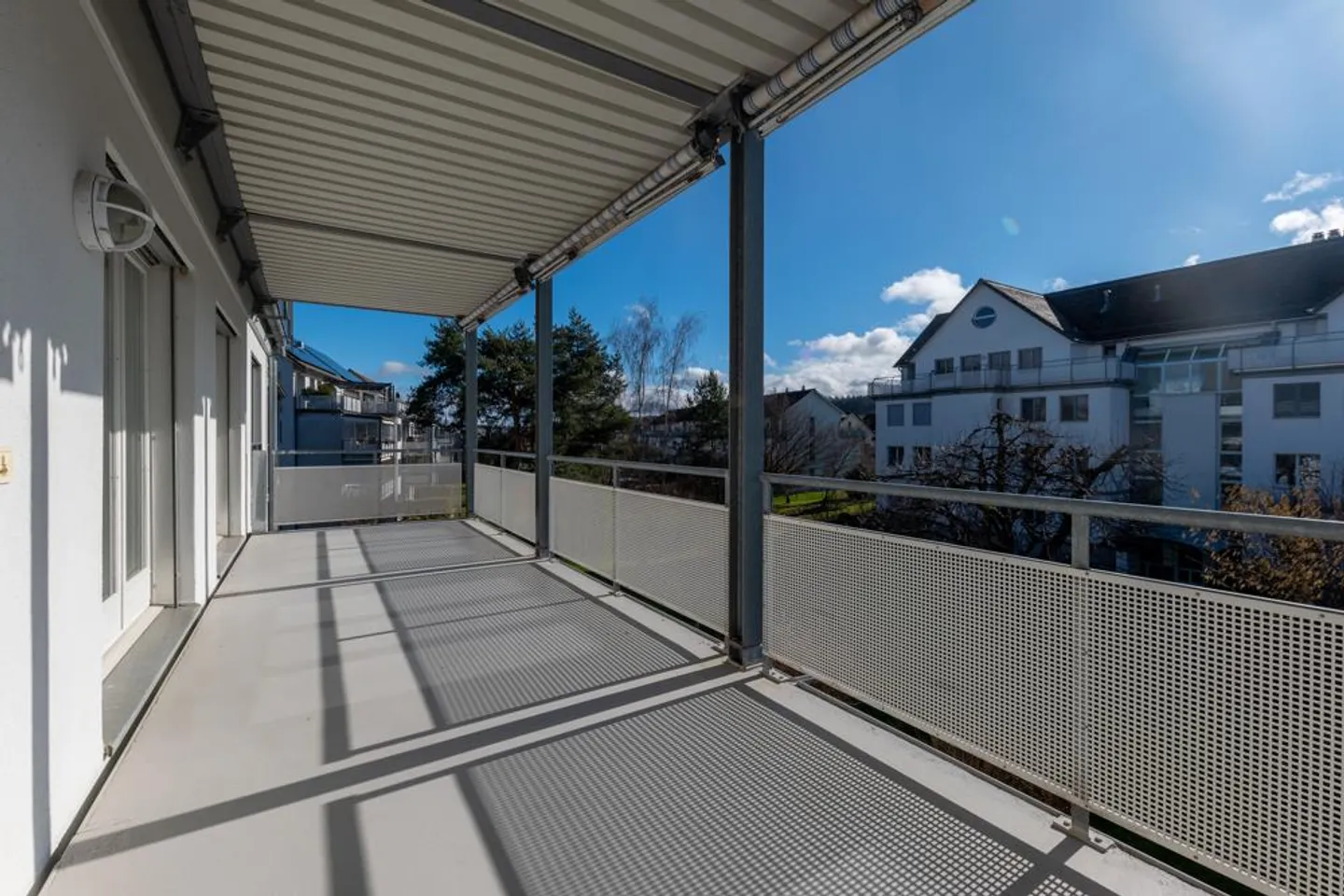 Sonnenverwöhnte Wohnung mit Balkon - Foto 3 von 8